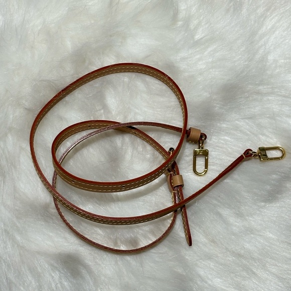 Louis Vuitton pouch - Picture 6 of 9